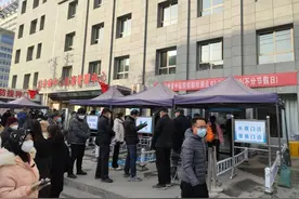 便民服务！甘肃省中医院在东院区8号楼前开设便民门诊图片