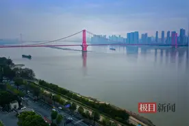 冬日的长江有一种冷峻之美图片