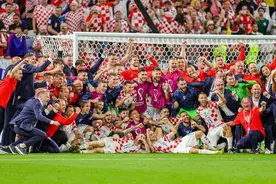 新闻8点见丨克罗地亚点球胜日本；特斯拉否认上海工厂减产传闻图片