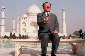 江泽民同志出的一道数学题难倒众人，数学大师丘成桐花了半小时才悟出答案！你会吗？图片