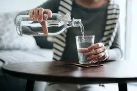 “多喝热水”真的对身体好吗？图片