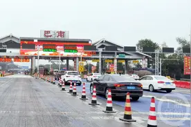 重庆高速路网车流量逐渐回升 87对服务区逐步恢复正常营业图片