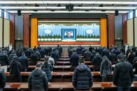 沉痛悼念 深切缅怀 接续奋进 昭通市干部群众收听收看江泽民同志追悼大会图片
