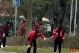 “吐舌广场舞”上热搜，有市民反映扰民！街道办：正在整改，但更多是劝导图片