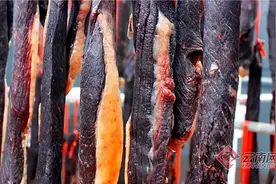 云南澜沧：“大雪”食俗——腌牛干巴图片