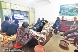 家乡亲人欢庆刘洋凯旋图片