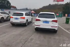 十堰高速上发生的一幕 这个奥迪车主太粗心了图片