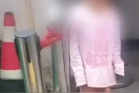 温州小女孩冬天室外光腿穿单衣引关注 当地妇联：家里有低保，暂不需要帮助图片