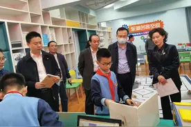 如何应用智慧中小学平台提升教学质量？这所学校召开专题研讨会图片