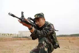 一等功×2、三等功×3！他为啥这么牛？图片