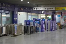 取消“落地检”首日，记者直击上海南站：核酸采样点已拆除图片