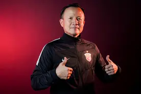 上海海港新教练团队亮相：孙祥负责训练，战术回归四后卫图片