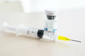 钟南山：真实世界数据显示三针灭活疫苗对老人防感染率4%，防重症率83%图片
