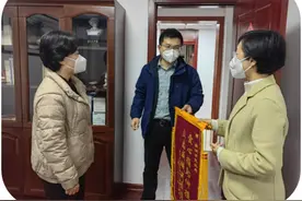 携手同心抗疫情，锦旗致谢显担当图片