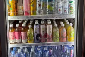 还得是宗庆后！娃哈哈推300种新品圈粉失败，老板承诺“不降薪”火速出圈图片