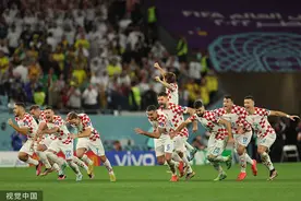 射手卡｜昨夜，男儿有泪！内马尔伤心欲绝，五星巴西抱憾回家图片