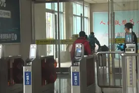 祁阳：优化疫情防控措施 方便市民出行图片