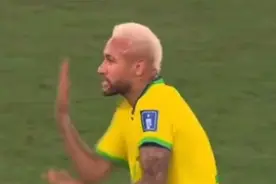 内马尔向队友说最后时刻没必要再压上？巴媒：这个人是弗雷德图片