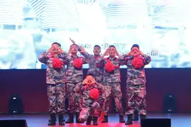 退伍老兵：军旅有期，报国无限！打仗时再喊我回来！图片