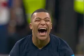 凯恩点球打飞，姆巴佩笑得非常非常非常开心图片