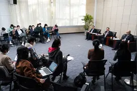 钟南山院士解答防疫新阶段百姓关切点：发热是否上医院？感染新冠怎么办？图片