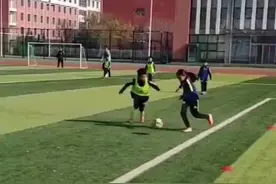 10岁女孩带球过人动作超流畅 梦想是成为球星为国争光图片