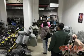 西安鸿锦城罗曼尼小区负一层集中停放电动车业主觉得不安全 物业：在考虑修改停放位置图片