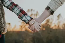 入局相亲，快手抖音争夺中老年“流量”生意？图片