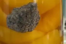 果然视频｜黄桃罐头里有块“大石头”！厂家：是具有功效的麦饭石图片
