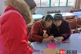 张家港市杨舍镇：一把剪刀，一张红纸，传承民间艺术文化图片