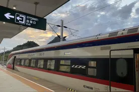 总台记者看世界丨山不再高、路不再远，中老铁路这一年改变了什么？图片