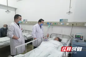 外卖小伙突发剧烈腹痛身无分文？湖南省脑科医院：马上手术全力救人！图片