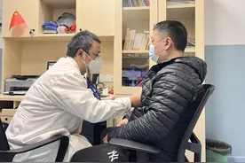 男子随意停药致心脏病复发，医生提醒：停药别太急，小心撤药综合征图片