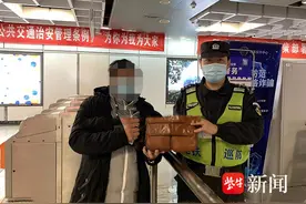 南京地铁里的马大哈可真不少，地铁警方发布案例提醒图片