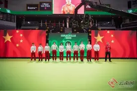 中国女子摔跤队获摔跤世界杯团体亚军图片