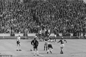 【史海回眸】这些争议判罚改变足球规则图片