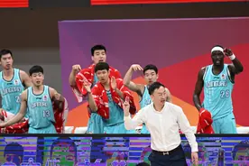 伤兵满营 独木难支！尤金爆发青岛男篮依然不敌深圳图片