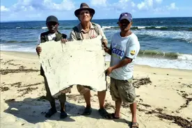 马航MH370残骸搜寻者称又找到一碎片：曾被渔民当洗衣板图片