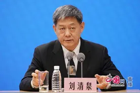 西药和中成药能一起吃吗？专家：可联合使用，安全起见应间隔半个小时 | 抗疫答疑·发布会图片