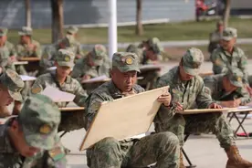 小铁探营 | 直击兵哥哥年终军事训练考核高能瞬间！图片