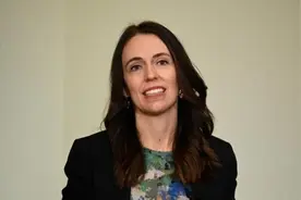 又是麦克风没关，新西兰总理阿德恩为“爆粗口”道歉图片