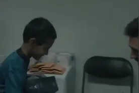 对话拥抱过梅西的中国新疆少年哈力克：我觉得自己很幸运，也将一直为梅西加油图片