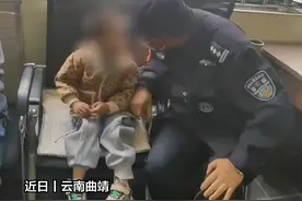 3岁半萌娃与家人走散 机智指路与警察一起找到回家路图片