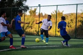 白天放牛，晚上踢球！这个村，天天都是“世界杯”图片