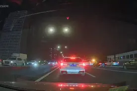 杭州多位网友目睹一团亮光划破天际！有人捡到陨石碎片？专家：是火流星图片