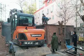 北京朝阳劲松执法队拆除遗留违建图片