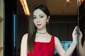 邓紫棋庆祝阿根廷进世界杯决赛，自弹自唱《Way Maker》，梅西点赞图片