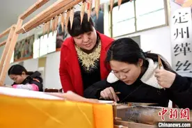 “90后”缂丝手艺人：“拨来梭往”间传承千年丝织技艺图片