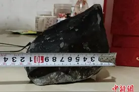 疑似陨石坠落浙江山村 村民回忆曾将其“一脚踢开”图片
