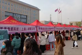 岗位供需比达5：1，衡阳幼儿师专首届小学教育专业毕业生走俏招聘会图片